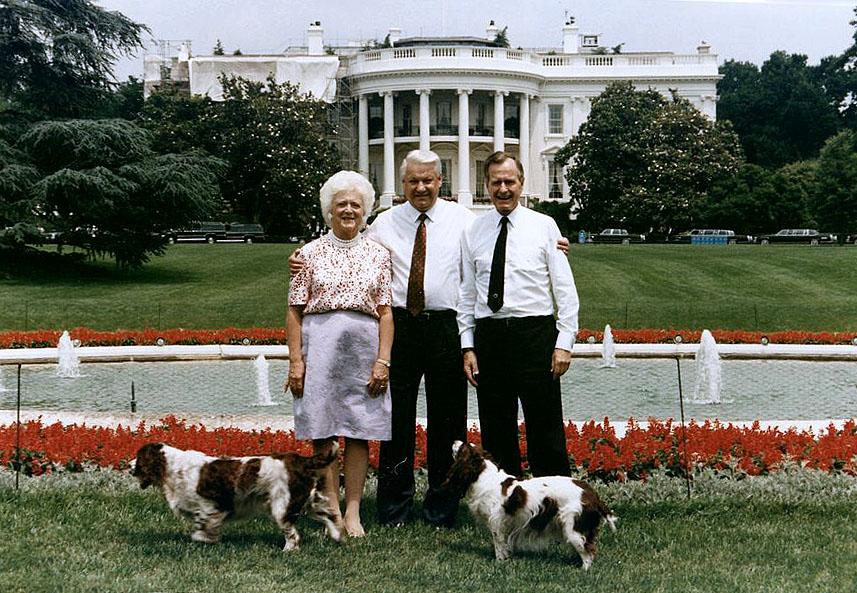 Bush and Yeltsin in front of the White House