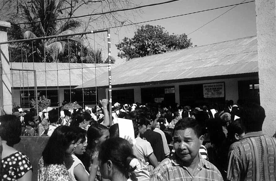 Voters wait their turn on Aug. 30, 1999