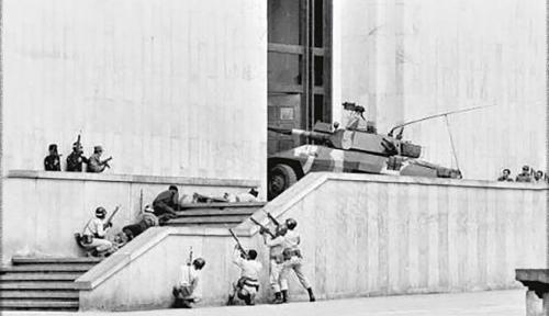 A Colombian Army cavalry regiment uses an EE-9 Cascavel armored car to breach and enter the Palace of Justice building