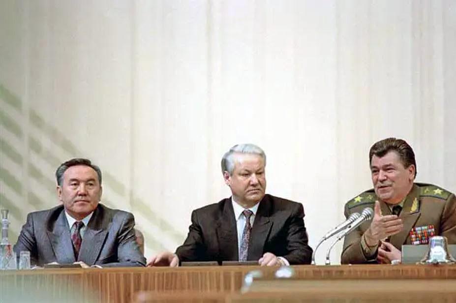 Nursultan Nazarbayev, Boris Yeltsin and Evgeny Shaposhnikov