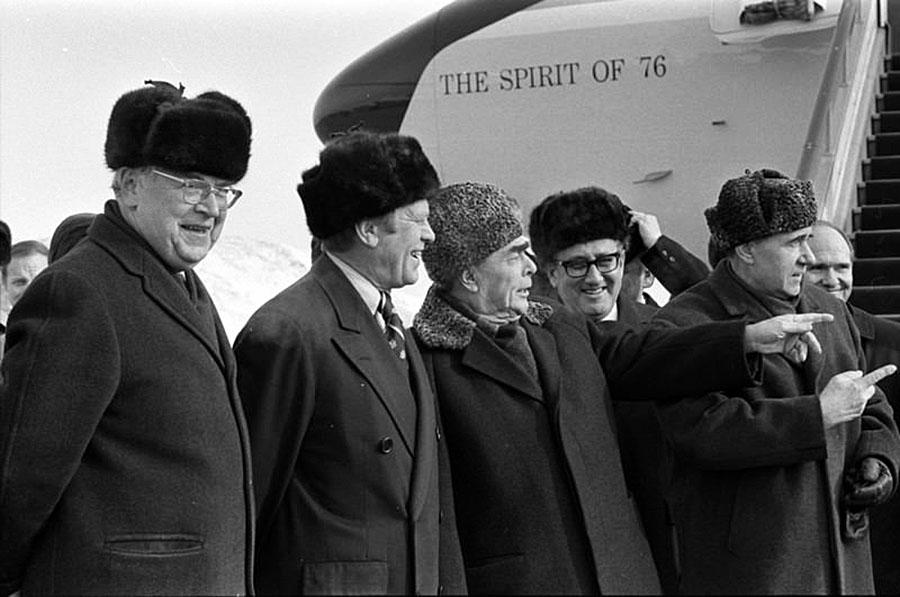 From left to right, Anatoly Dobrynin, Gerald Ford, Leonid Brezhnev, Henry Kissinger, Andrei Gromyko, and Brent Scowcroft