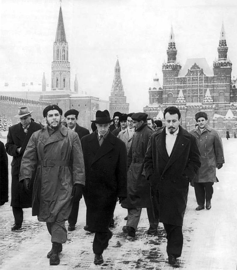 Che Guevara on red square