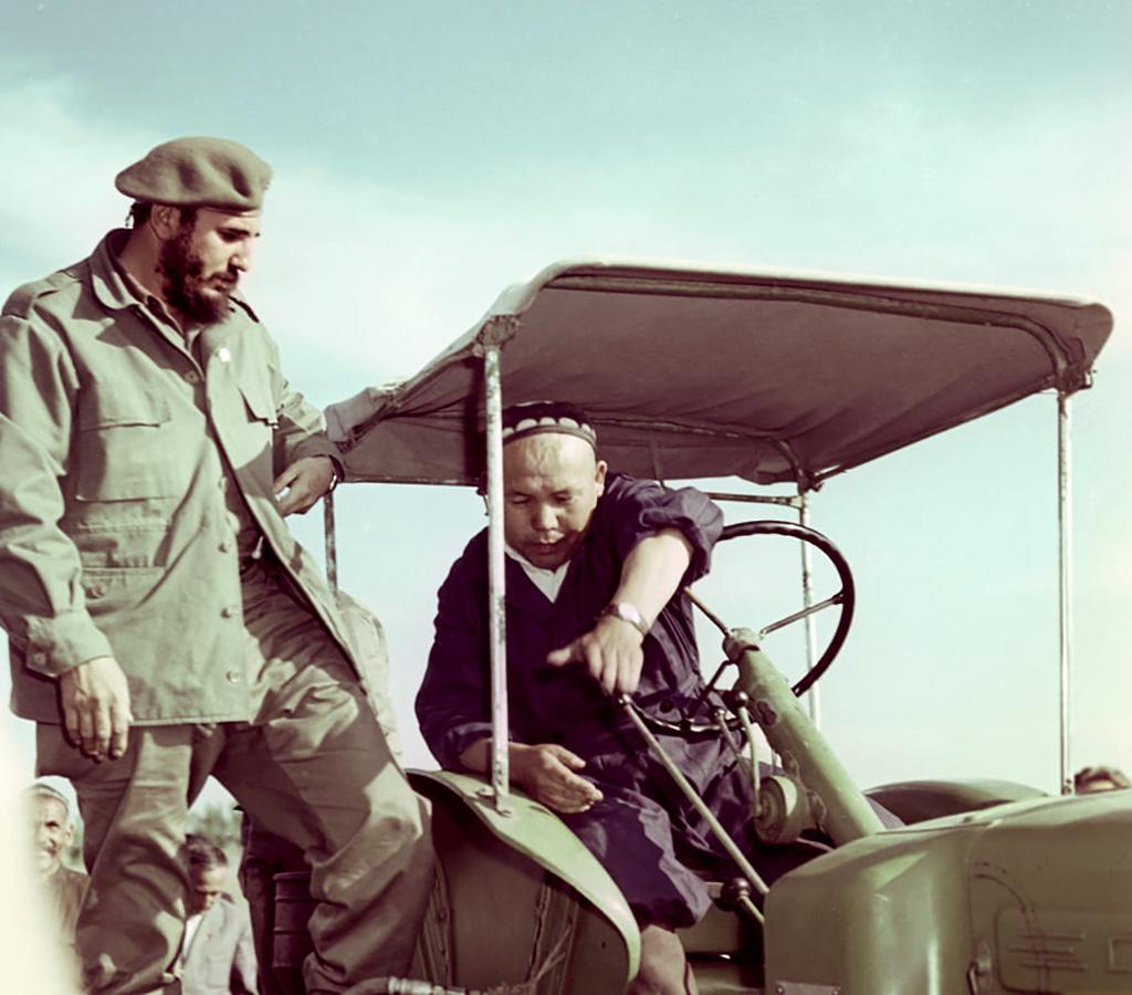 Fidel and a tractor driver