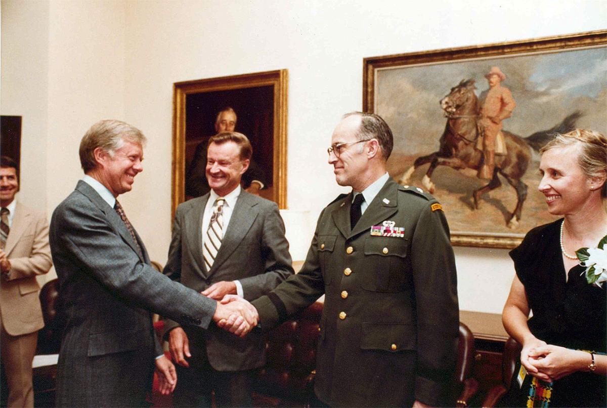Jimmy Carter shaking hands with General William E. Odom