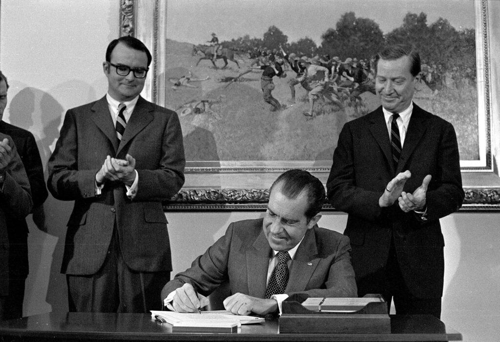 Nixon signs the Clean Air Act of 1970
