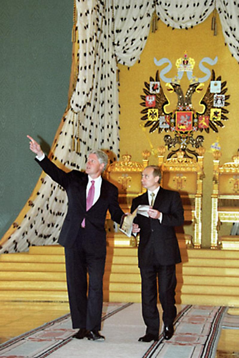 President Putin and US President Bill Clinton visiting the Andreyevsky Hall of the Grand Kremlin Palace