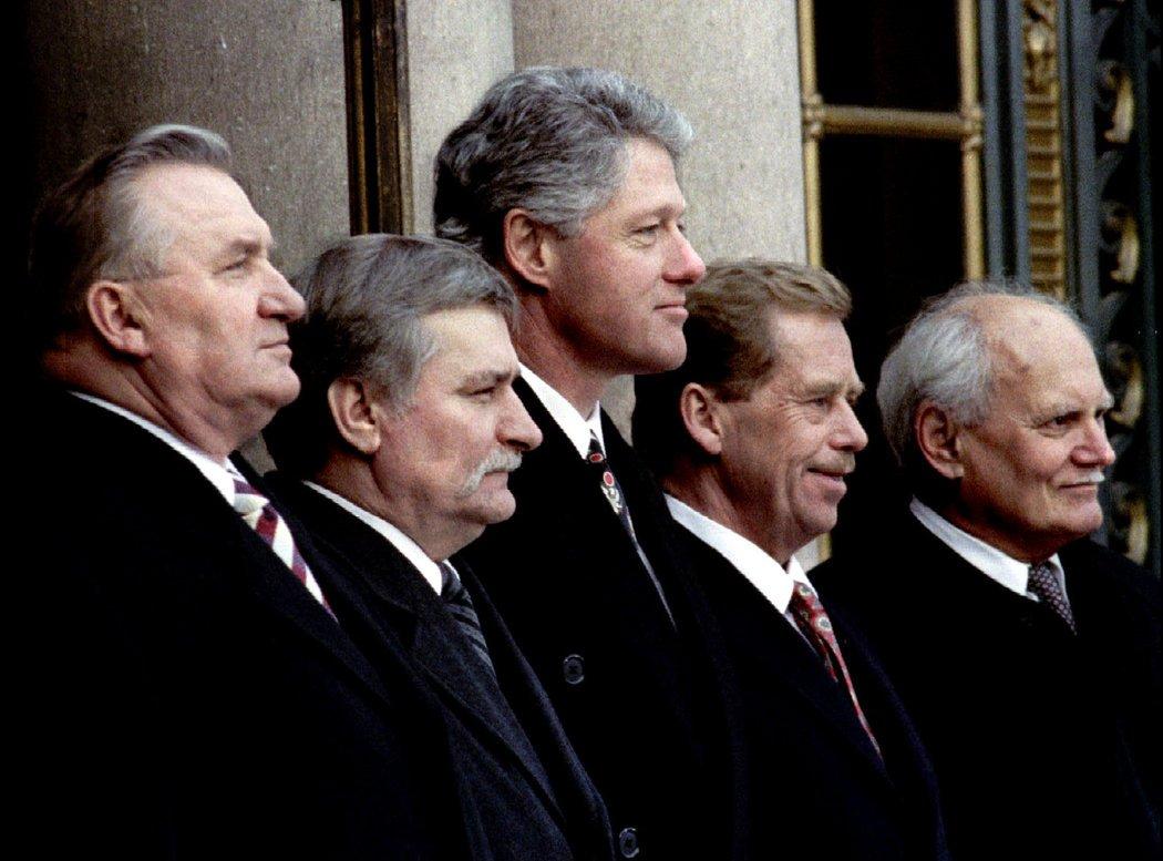 President Michal Kovac of Slovakia, President Lech Walesa of Poland, President Bill Clinton, President Vaclav Havel of the Czech Republic, and President Arpad Goncz of Hungary