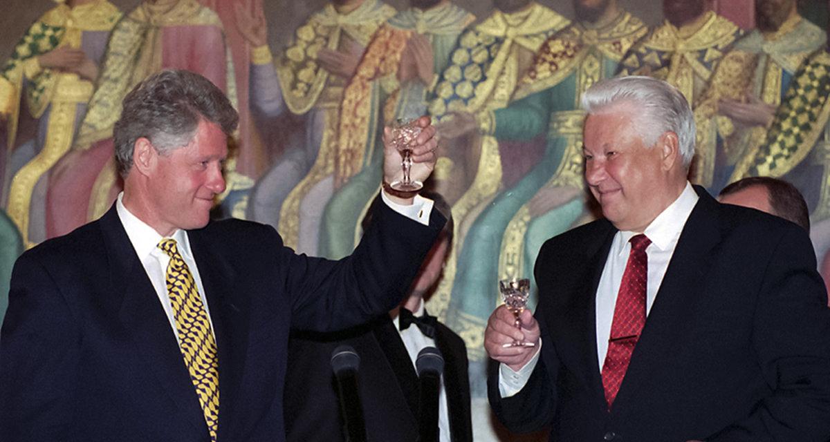 President Clinton and President Yeltsin toasting at the state dinner