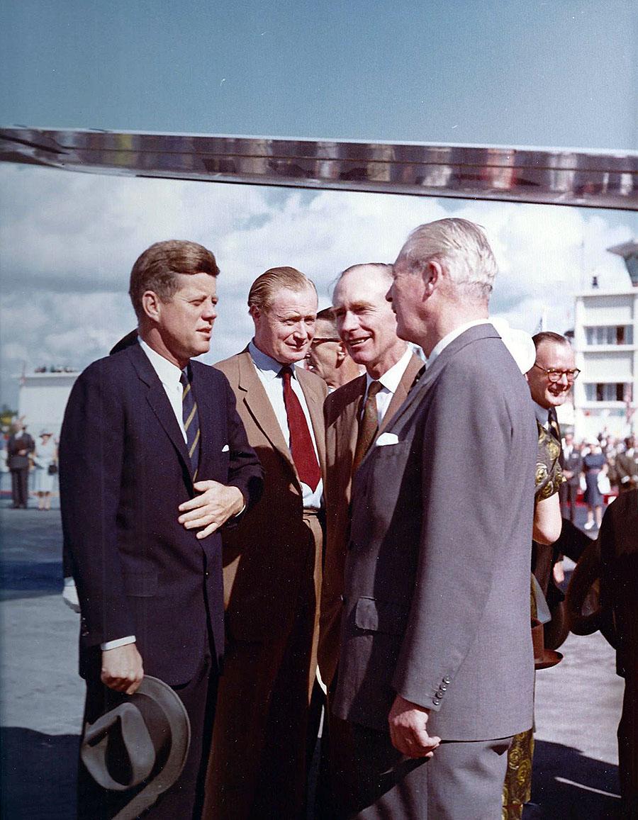President Kennedy speaking with Prime Minister Macmillan 