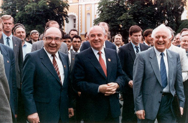 gorbachev with yakovlev and shevardnadze 1989 800