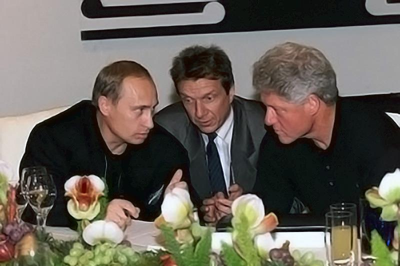 Prime minister Putin meets with President Clinton, Auckland, New Zealand, September 12, 1999.
