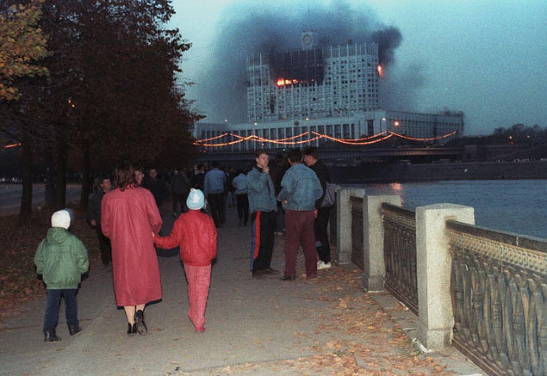 Yeltsin Shelled Russian Parliament 25 Years Ago, U.S. Praised